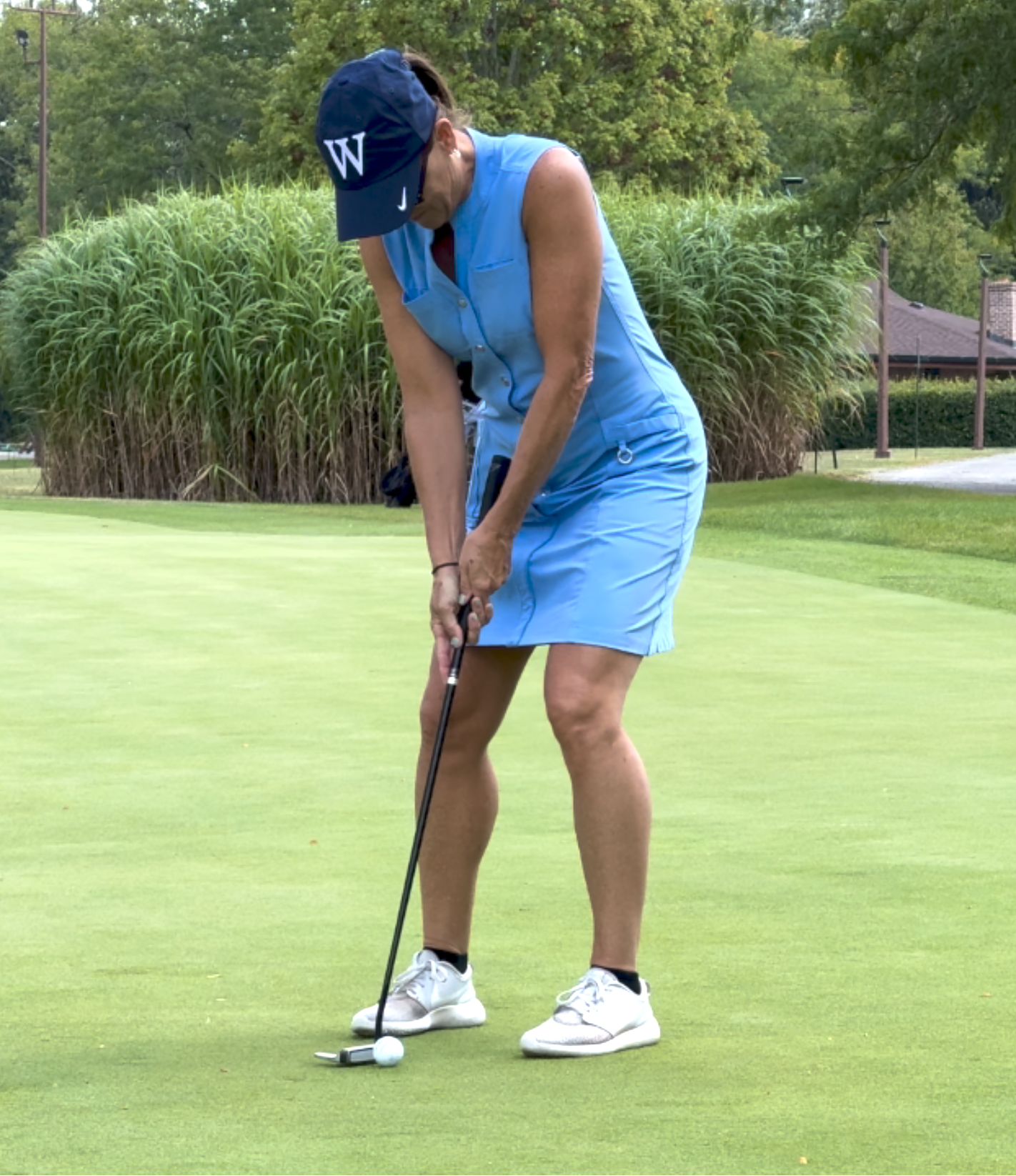 Board Member Kandace Lenti of Wintrust Bank at the putting contest.